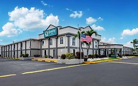 Travelodge by Wyndham Fort Myers